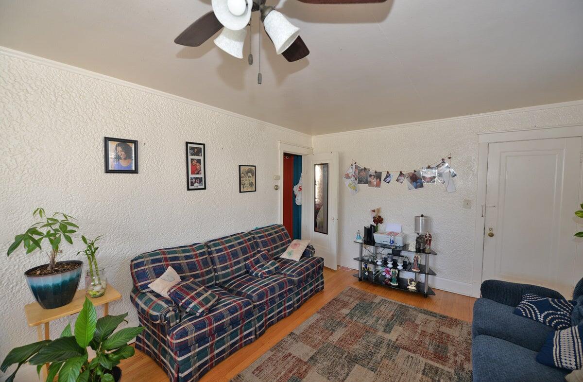 3005 17th Street Racine, WI 53405 - Photo 3 of 20 Living room (2022)