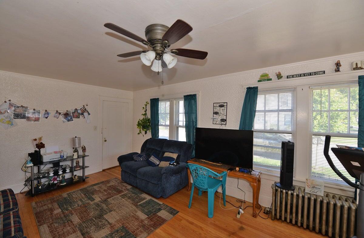 3005 17th Street Racine, WI 53405 - Photo 4 of 20 Living (2022)