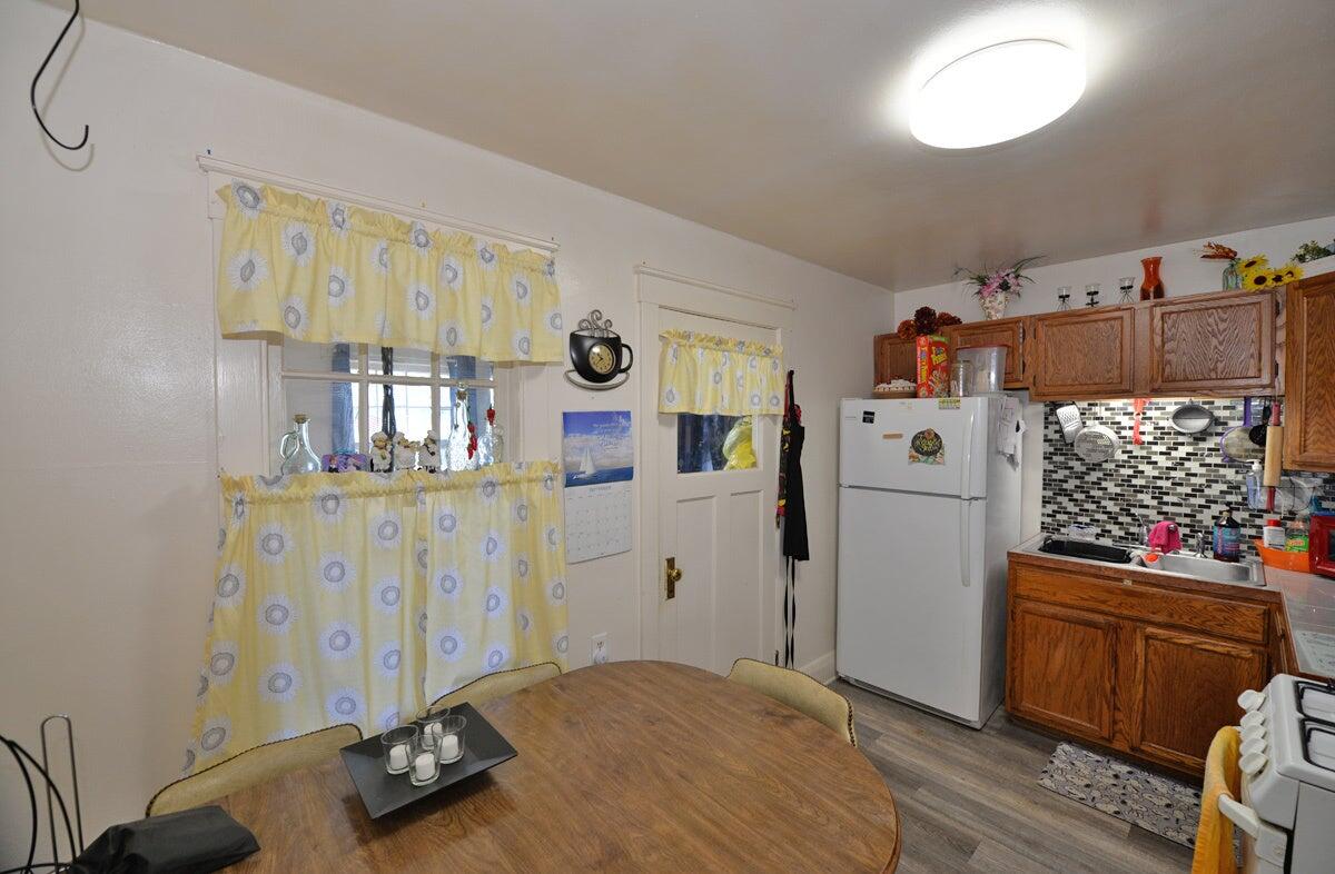 3005 17th Street Racine, WI 53405 - Photo 8 of 20 Unit 1 sun porch (2022)