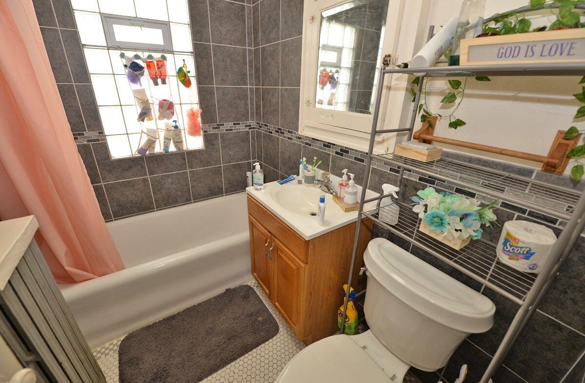 3005 17th Street Racine, WI 53405 - Photo 10 of 20 Bath (2022)