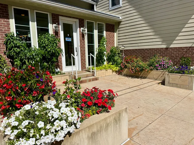 $675,000 | 147 North Center Street, Plainfield, IN 46168