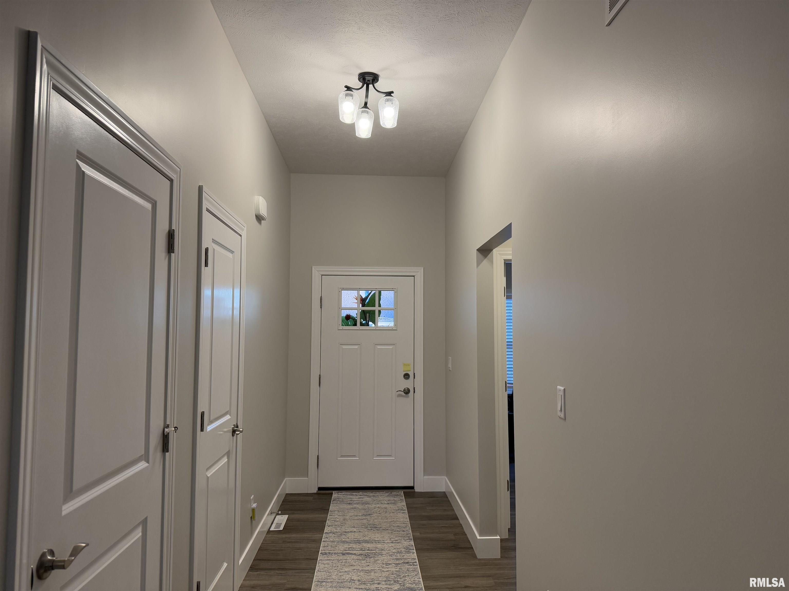 1607 Blenheim Drive Springfield, IL 62711 - Photo 2 of 22