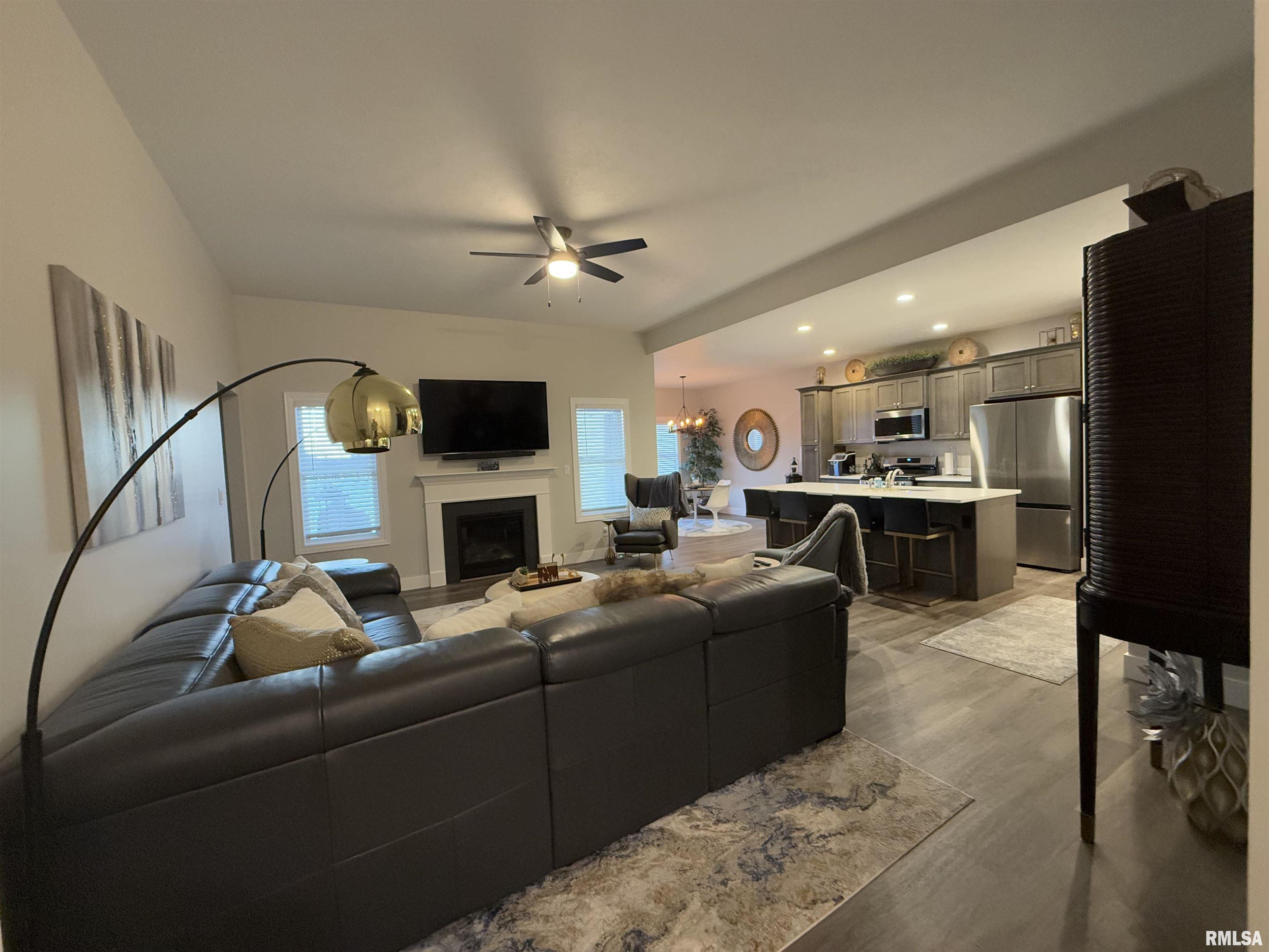 1607 Blenheim Drive Springfield, IL 62711 - Photo 3 of 22