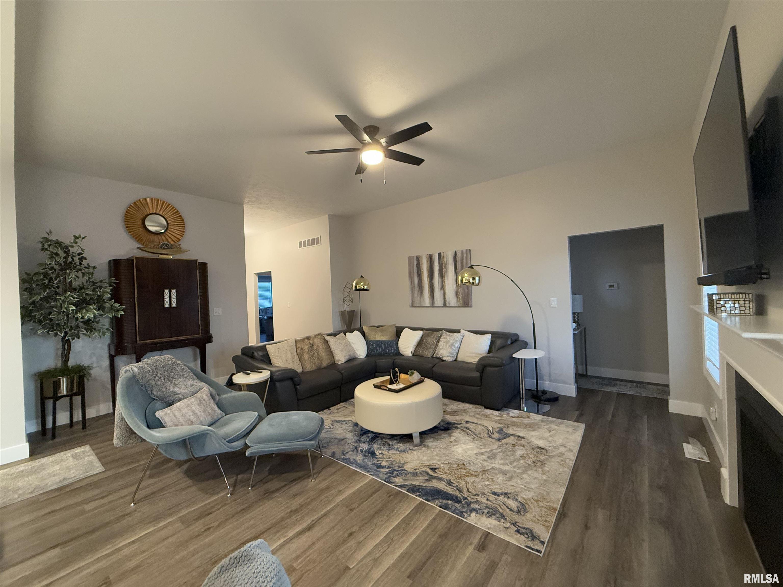 1607 Blenheim Drive Springfield, IL 62711 - Photo 4 of 22