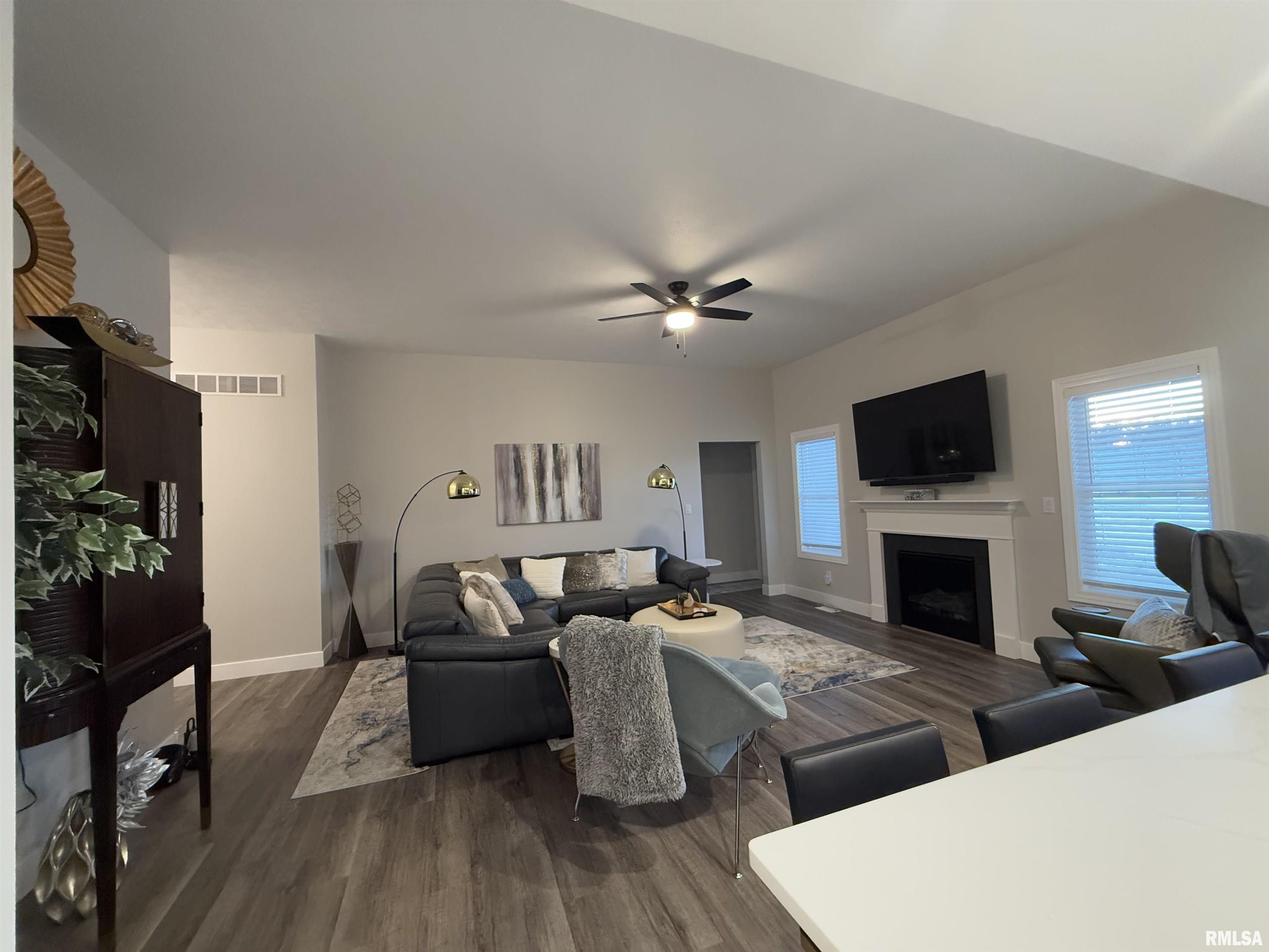 1607 Blenheim Drive Springfield, IL 62711 - Photo 5 of 22