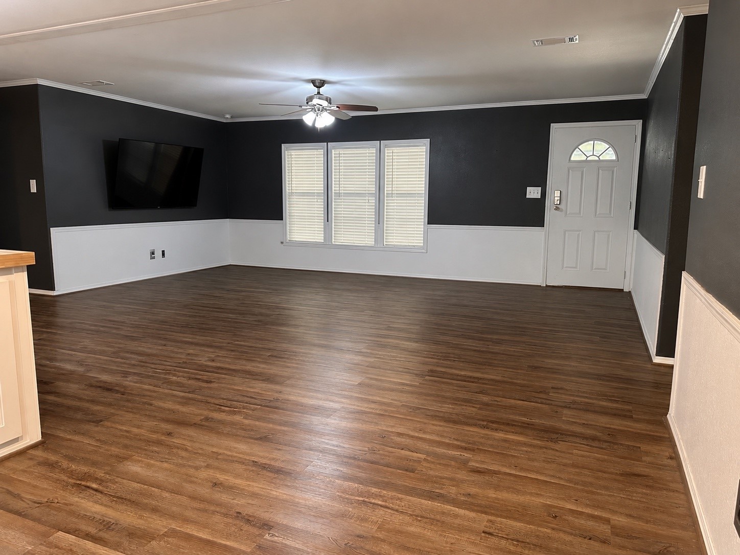 17300 Sweed Road Washington, TX 77880 - Photo 3 of 27 Expansive living open to kitchen and dining/breakfast nook