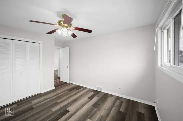 a view of room with hardwood floor and ceiling fan