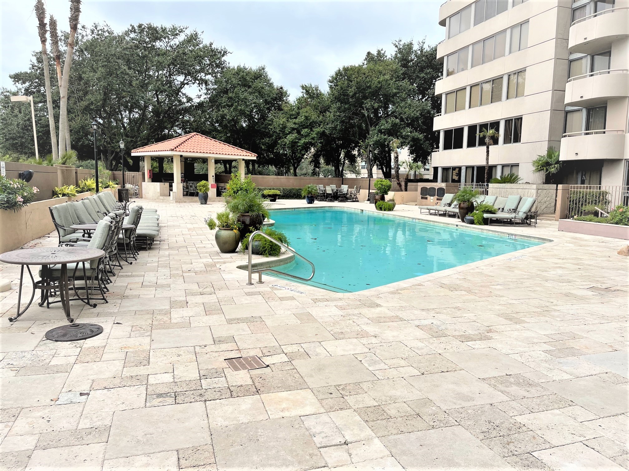 3525 Sage Road, Unit 404 Houston, TX 77056 - Photo 33 of 42 Gallery Image 33