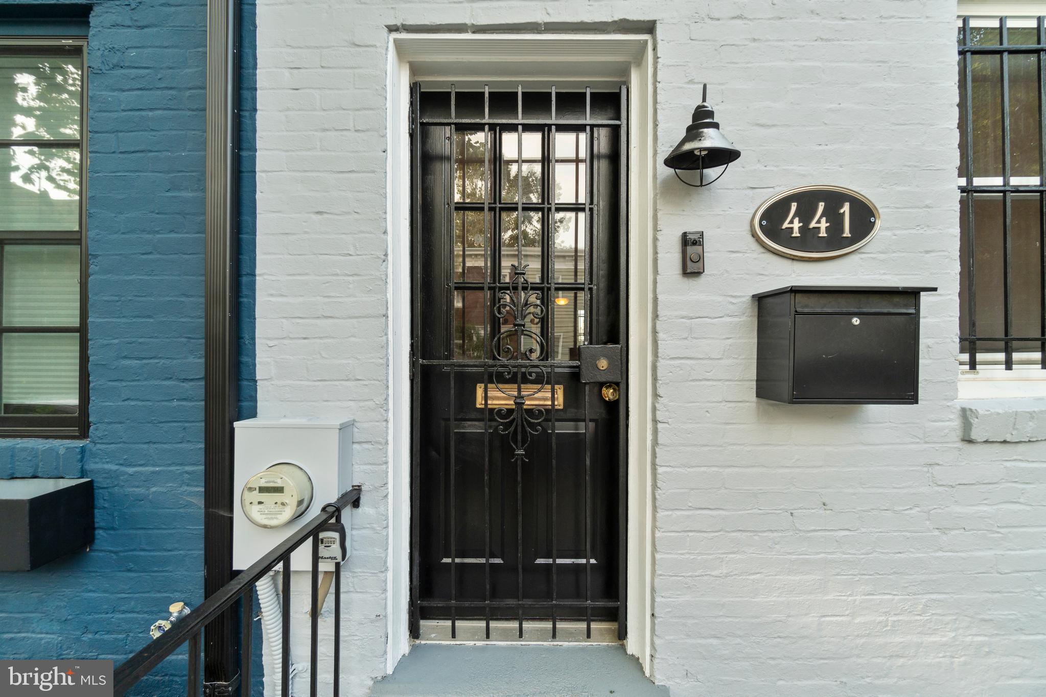 441 Ridge Street Northwest Washington, DC 20001 - Photo 4 of 35 Front Door