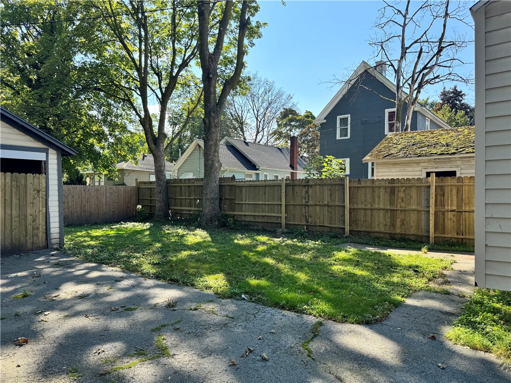 11 Otis Street Rochester, NY 14606 - Photo 4 of 20