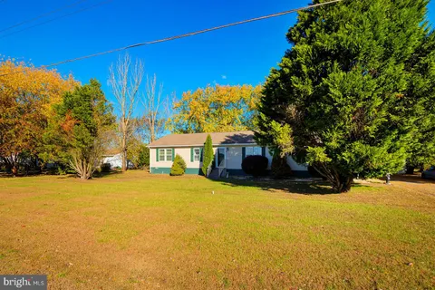 a view of a house with a yard and garage