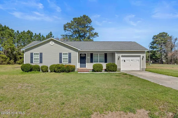 $245,000 | 100 Burrell Lane, Richlands, NC 28574