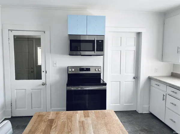 $2,800 | 809 South Washington Street, Bloomington, IN 47401