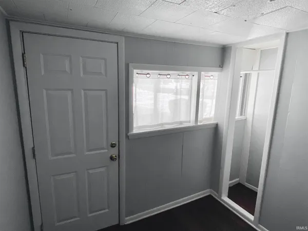 $2,800 | 809 South Washington Street, Bloomington, IN 47401