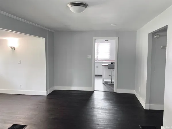 $2,800 | 809 South Washington Street, Bloomington, IN 47401