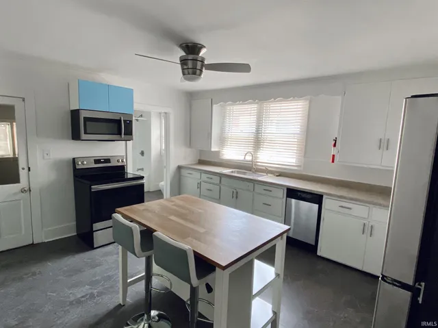 $2,800 | 809 South Washington Street, Bloomington, IN 47401