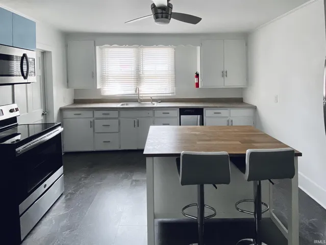 $2,820 | 809 South Washington Street, Bloomington, IN 47401