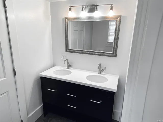 $2,820 | 809 South Washington Street, Bloomington, IN 47401