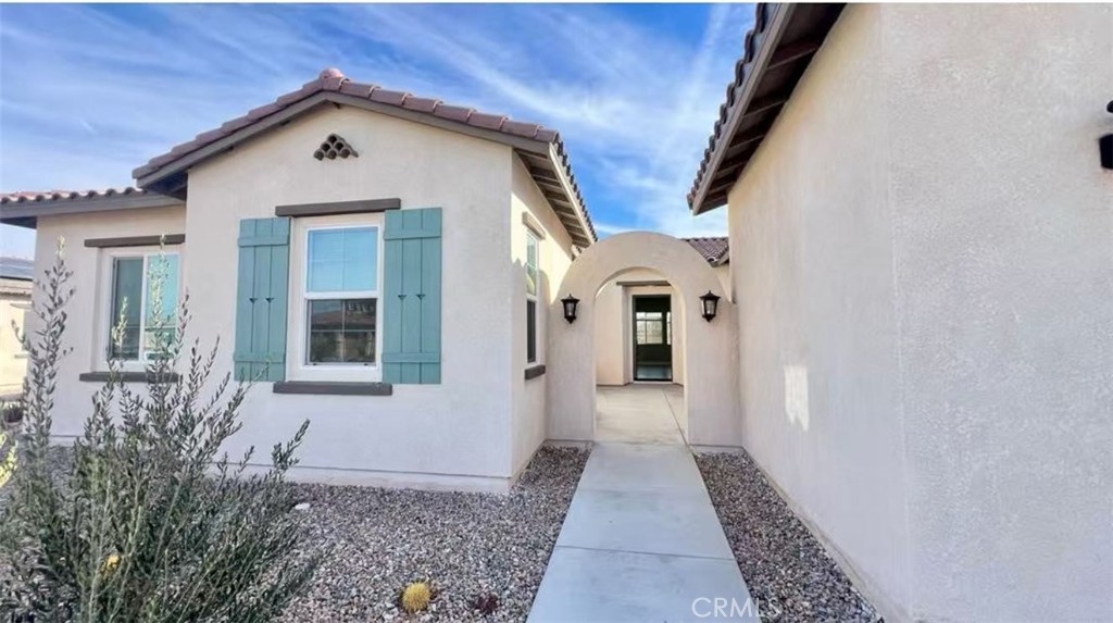 12925 Davona Dale Road Apple Valley, CA 92308 - Photo 2 of 14 a view of a hallway with wooden floor and a rug