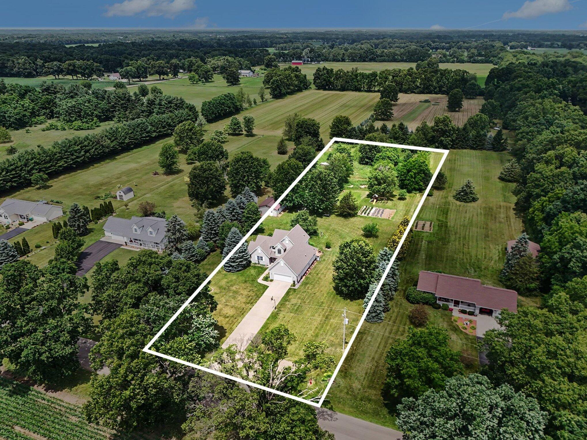 17704 Moorepark Road Three Rivers, MI 49093 - Photo 29 of 32 031_file_6475