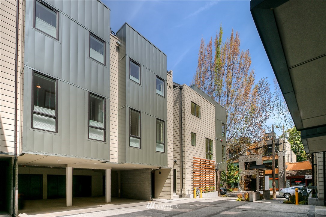 1117 34th Avenue, Unit B Seattle, WA 98122 - Photo 2 of 23