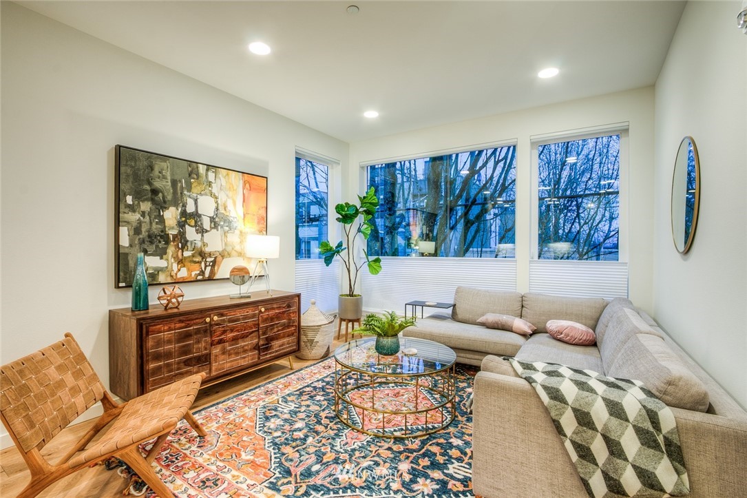 1117 34th Avenue, Unit B Seattle, WA 98122 - Photo 3 of 23