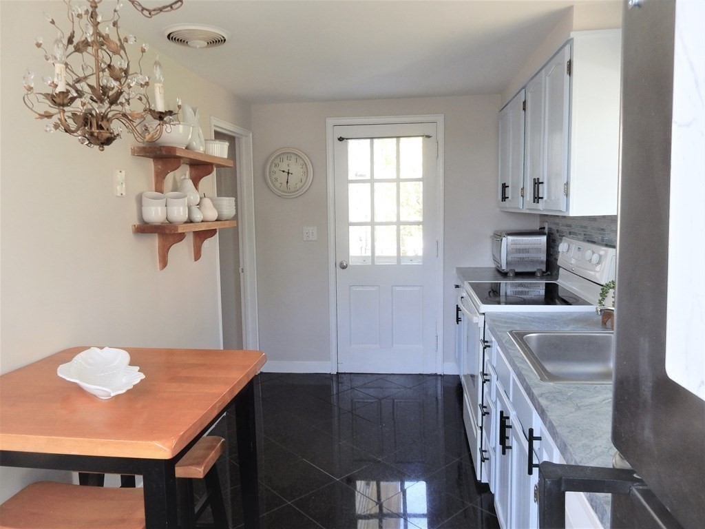 39 Prospect Street, Unit 4 Marblehead, MA 01945 - Photo 11 of 24