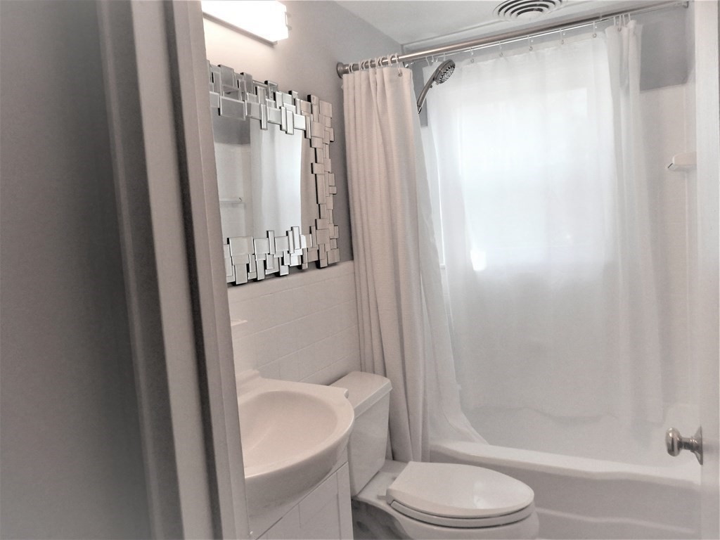 39 Prospect Street, Unit 4 Marblehead, MA 01945 - Photo 12 of 24