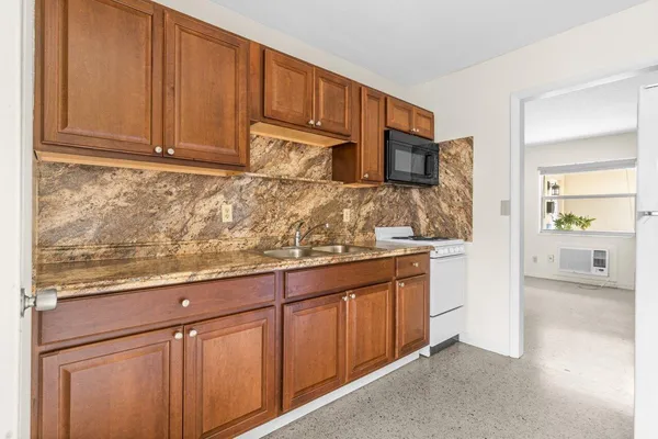$1,550 | 751 Hummingbird Way, Unit 6, North Palm Beach, FL 33408