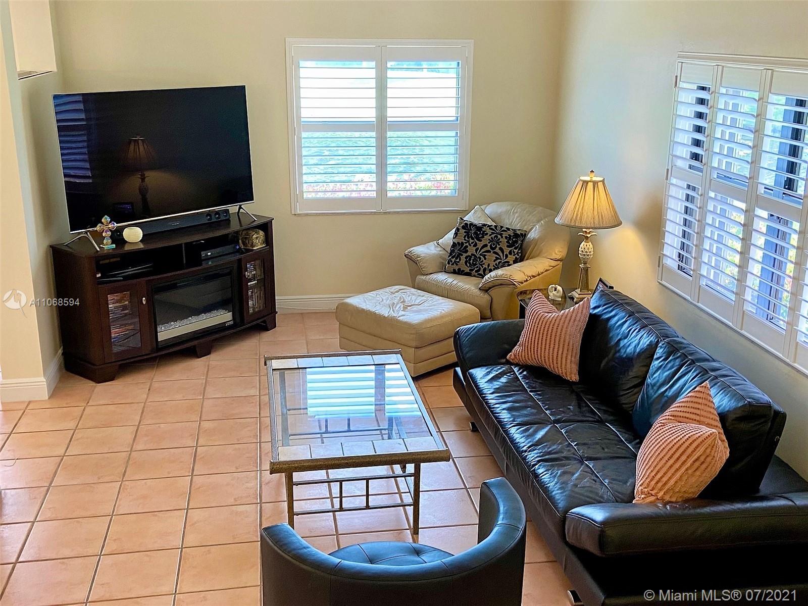 567 Racquet Club Road, Unit 19 Weston, FL 33326 - Photo 5 of 33