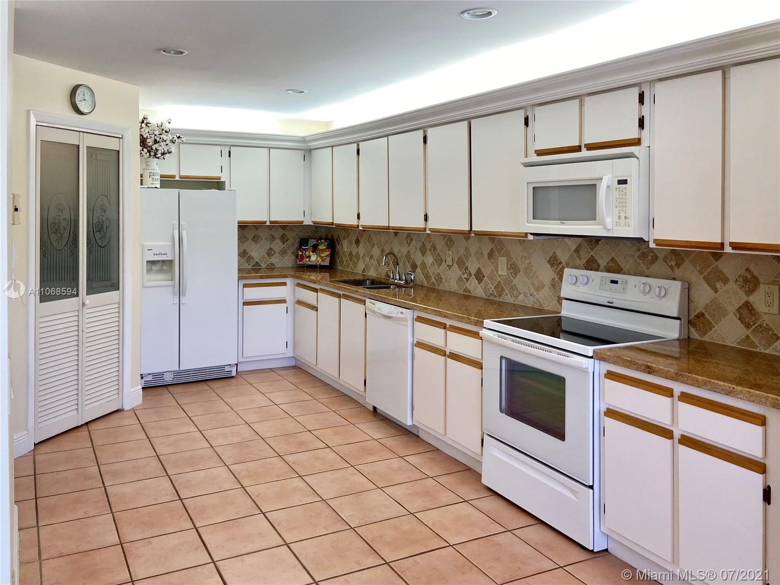 567 Racquet Club Road, Unit 19 Weston, FL 33326 - Photo 9 of 33
