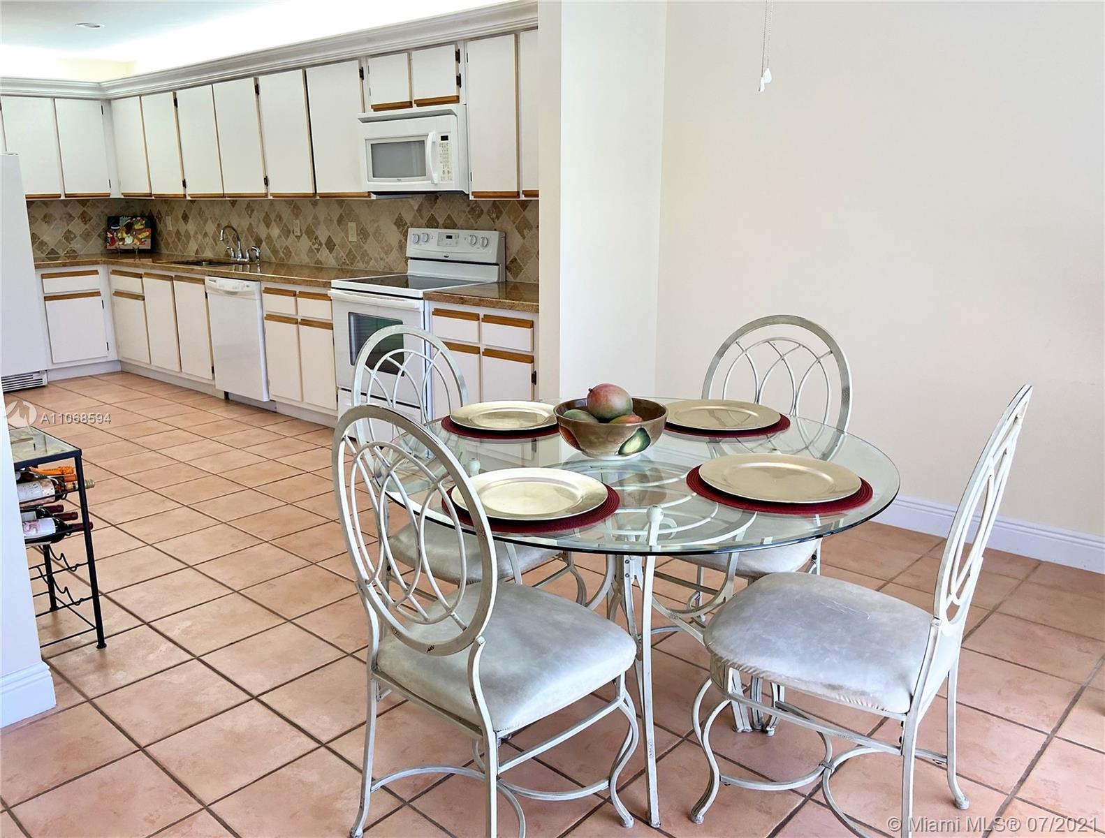 567 Racquet Club Road, Unit 19 Weston, FL 33326 - Photo 10 of 33