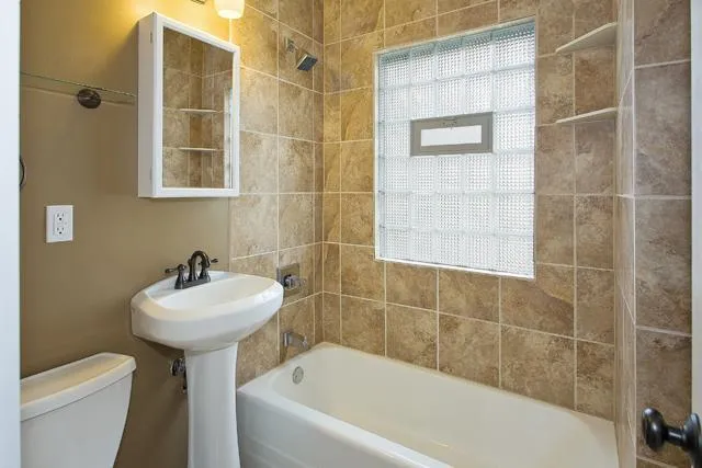 $2,195 | 891 21st Avenue Southeast, Minneapolis, MN 55414