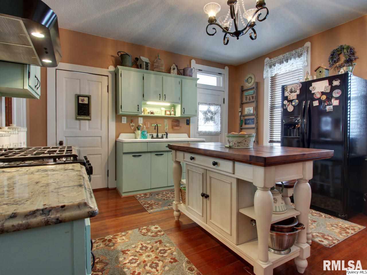 1532 Spring Street Quincy, IL 62301 - Photo 2 of 26