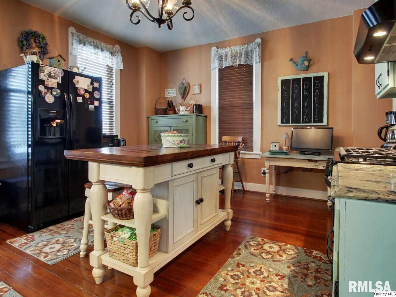 1532 Spring Street Quincy, IL 62301 - Photo 4 of 26