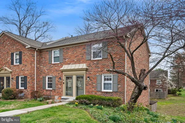 $409,000 | 5845 Rexford Drive, Unit 721, Springfield, VA 22152