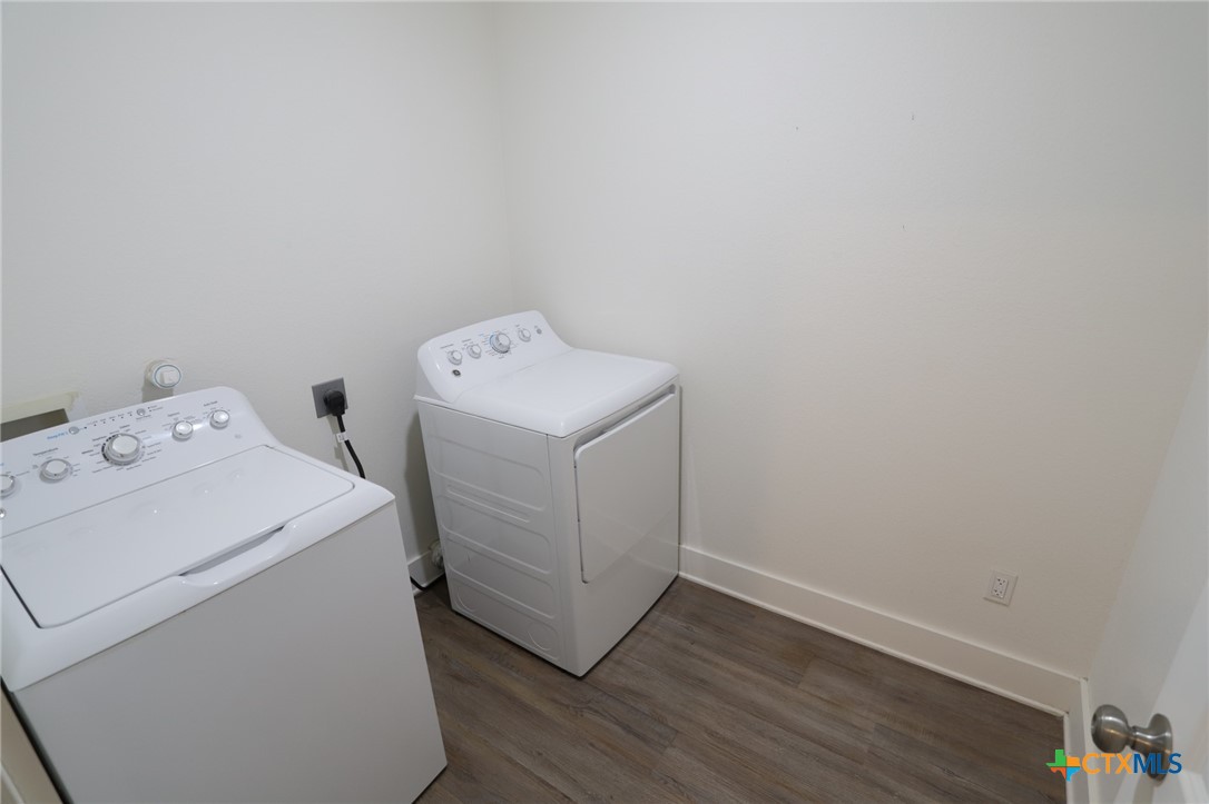 1838-1850 Royal Loop Belton, TX 76513 - Photo 7 of 9 a utility room with dryer and washer