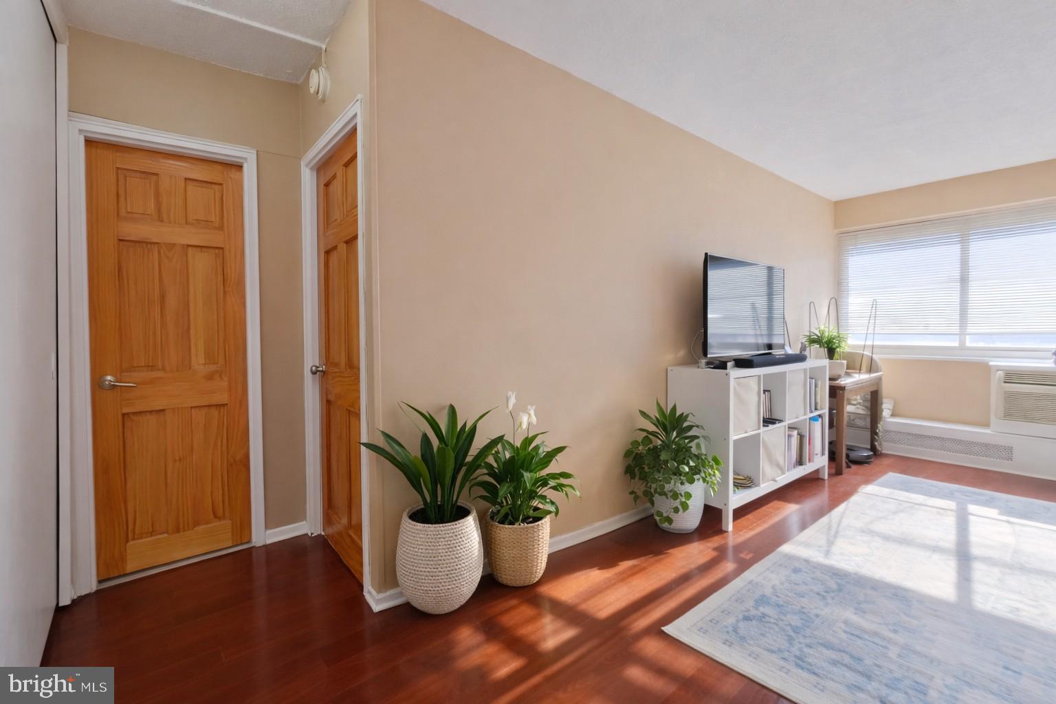 2101 Chestnut Street, Unit 1011 Philadelphia, PA 19103 - Photo 2 of 23 LR