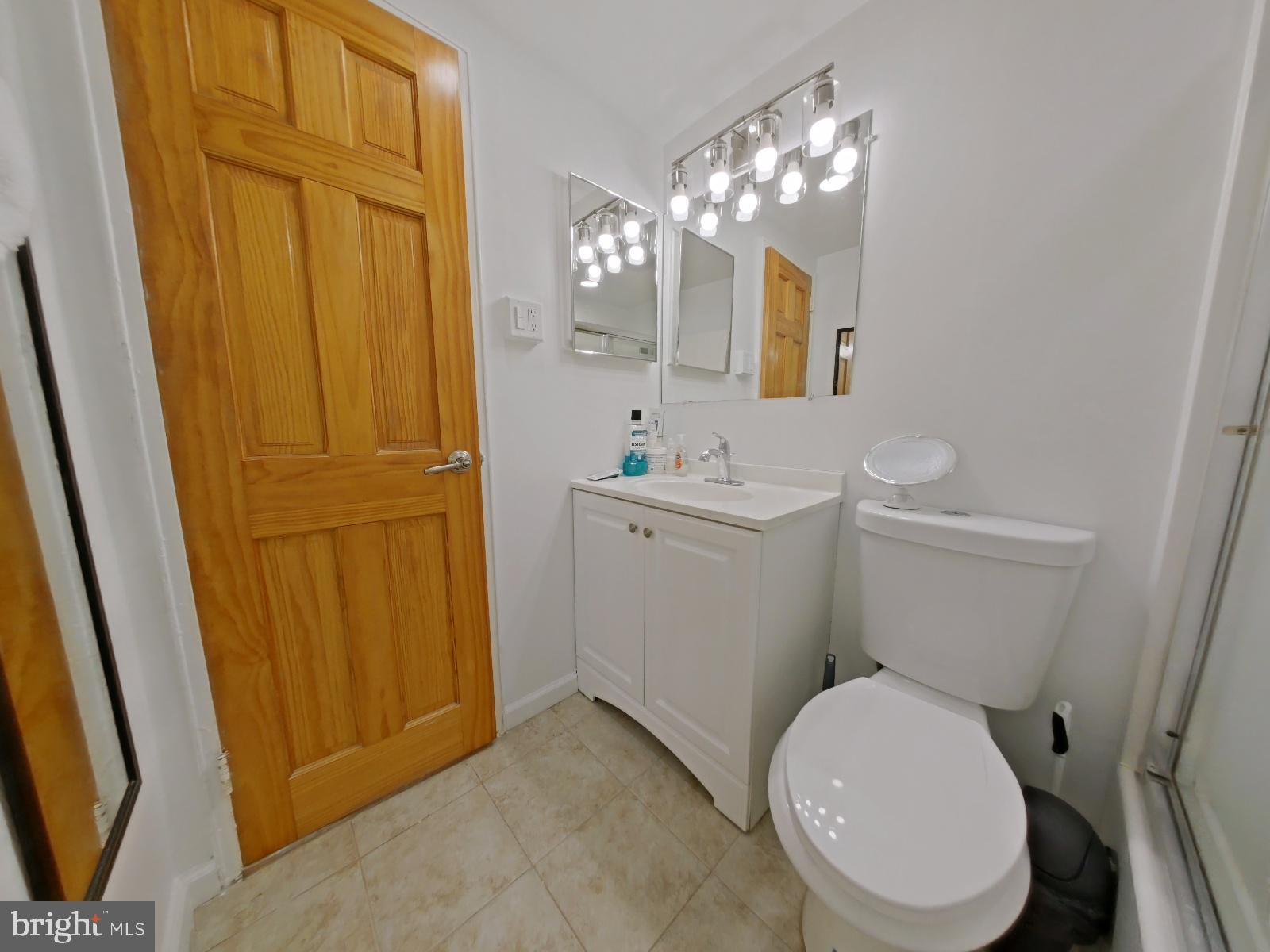 2101 Chestnut Street, Unit 1011 Philadelphia, PA 19103 - Photo 6 of 23 Bathroom