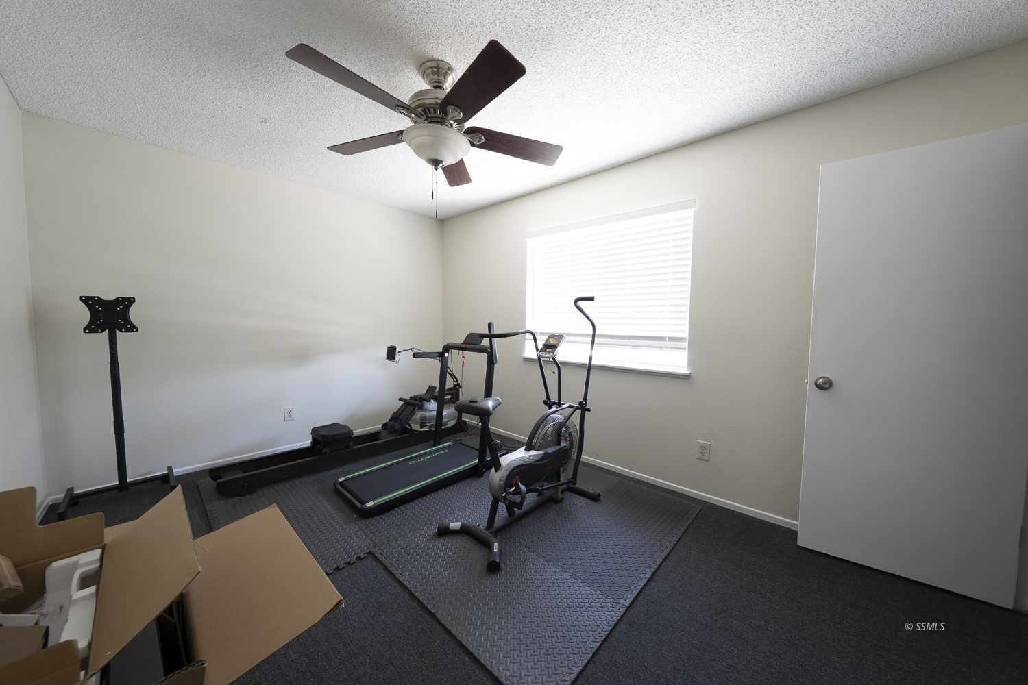 149 South Lilac Street Ridgecrest, CA 93555 - Photo 17 of 25 a view of a room with gym equipment