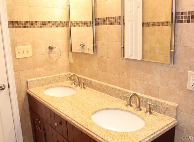 3178 Shakespeare Road Bethlehem, PA 18017 - Photo 10 of 34 Gallery Image 10