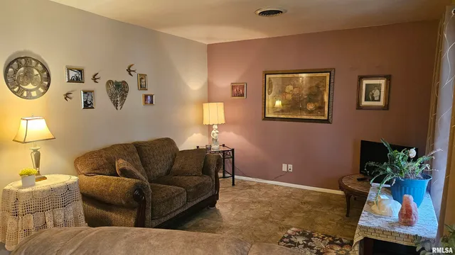 $89,900 | 1155 South Main Street, Canton, IL 61520