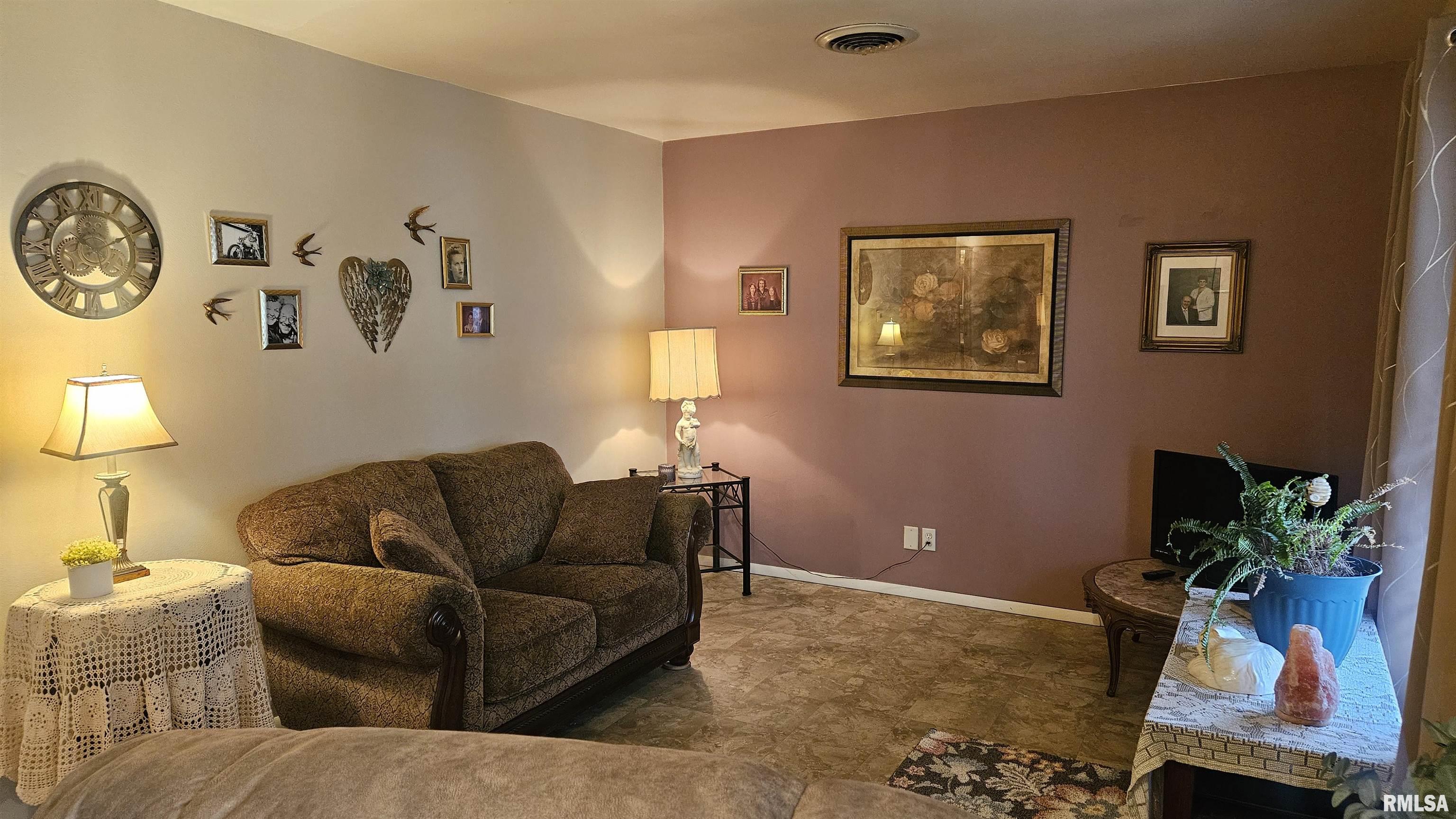 1155 South Main Street Canton, IL 61520 - Photo 3 of 21