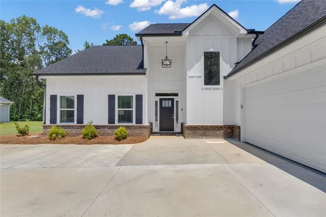 $620,000 | 147 Wolf Crk Cove, LaGrange, GA 30240