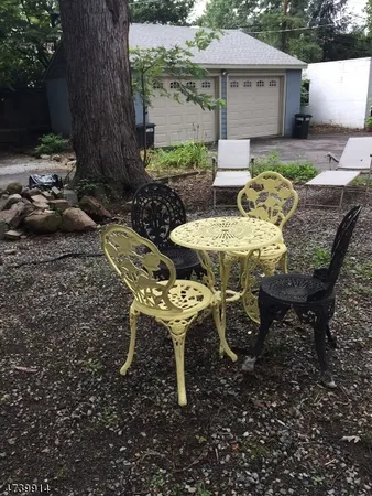 $1,425 | 410 Valley Road, Unit 3, Montclair, NJ 07043