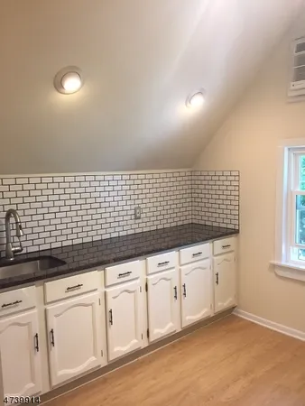 $1,425 | 410 Valley Road, Unit 3, Montclair, NJ 07043