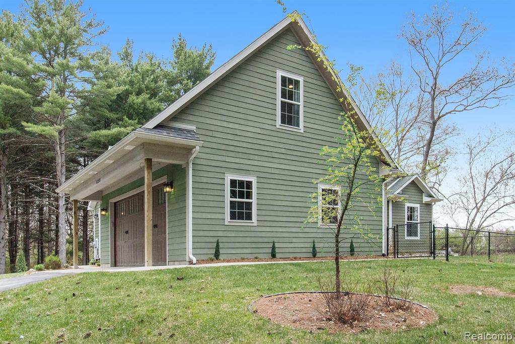 6255 Bergin Road Howell, MI 48843 - Photo 2 of 46