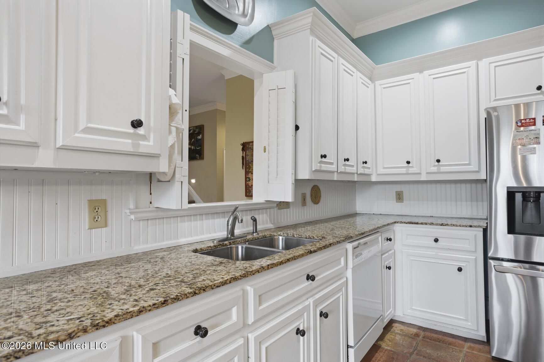 1641 Acadia Court Jackson, MS 39211 - Photo 14 of 28 Window Opening to Living Room