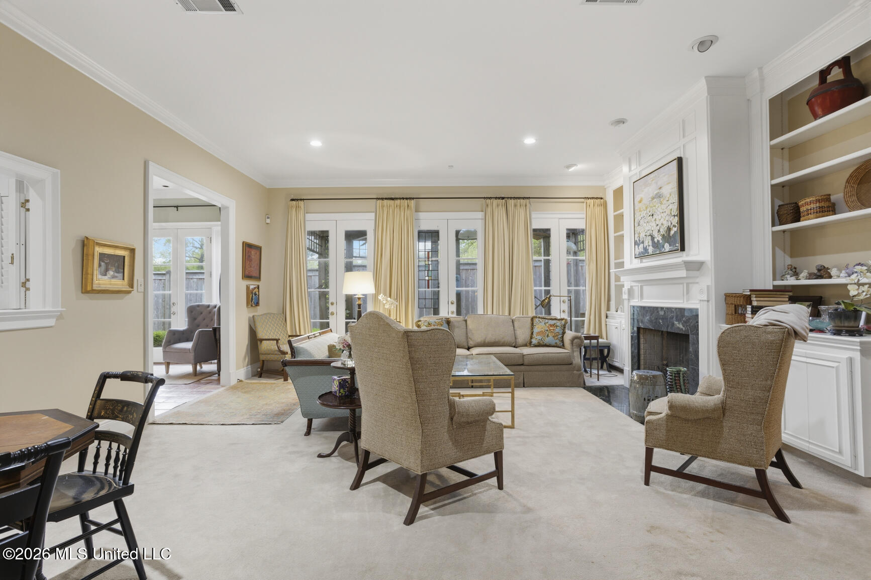1641 Acadia Court Jackson, MS 39211 - Photo 6 of 28 Windows Across the Back of Living Room