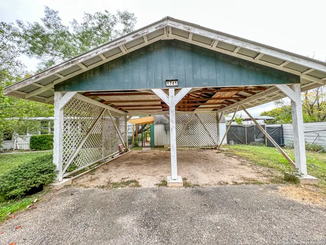 $700 | 1741 Valley, Unit B, Canyon Lake, TX 78133